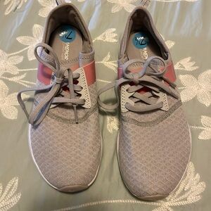 New Balance size 7 1/2 tennis shoes